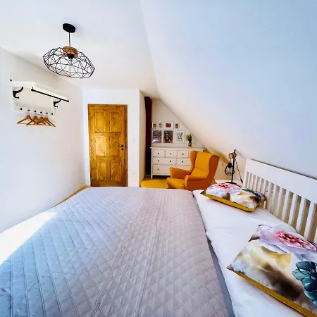 Lodge Julia Stare Hute