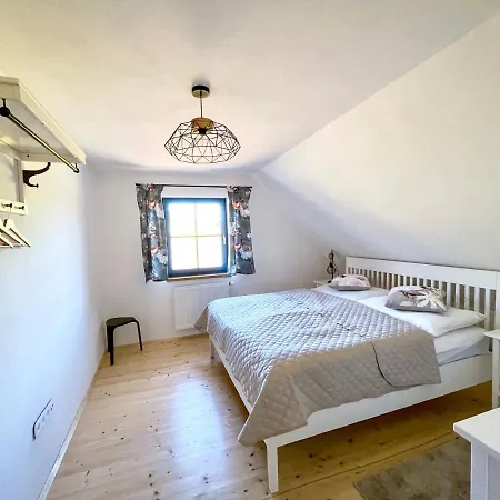 Lodge Julia Stare Hute