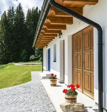 Julia Stare Hute Lodge *