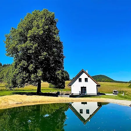 Julia Stare Hute Lodge *